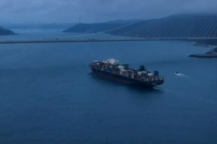 Tahıl gemisi İstanbul Boğazı'nda