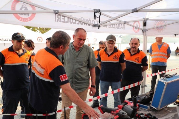 Bursa'da Gemlik Belediyesi'nden Mahalle Afet G&ouml;n&uuml;ll&uuml;leri'ne ekipman desteği