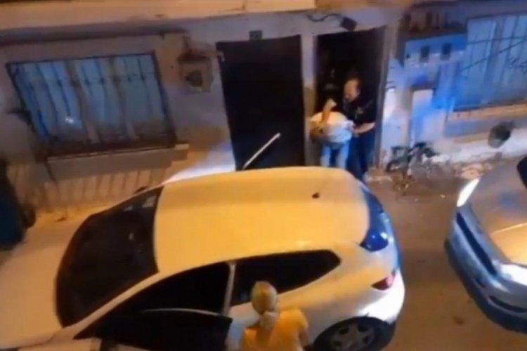 Bursa'da narkotik ekipleri baskın yaptı, mahalleli alkış yağmuruna tuttu