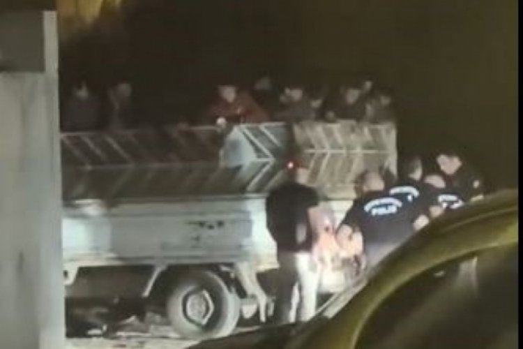 Artvin'de bir kamyonet dolusu Afgan uyruklu d&uuml;zensiz g&ouml;&ccedil;men yakalandı