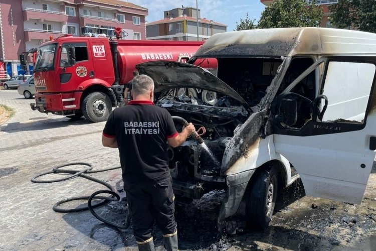 Kırklareli'nde park halindeki panelvan yandı