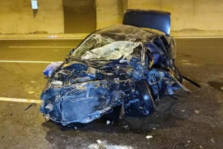 İstanbul'da t&uuml;nelde feci kaza! Ara&ccedil; hurdaya d&ouml;nd&uuml;
