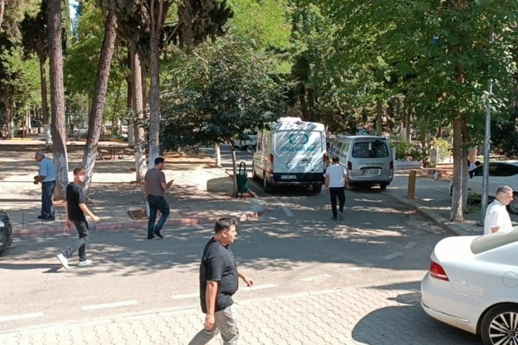 Trakt&ouml;r&uuml;n &ccedil;arptığı duvarın altında kalan dede ve torunu hayatını kaybetti
