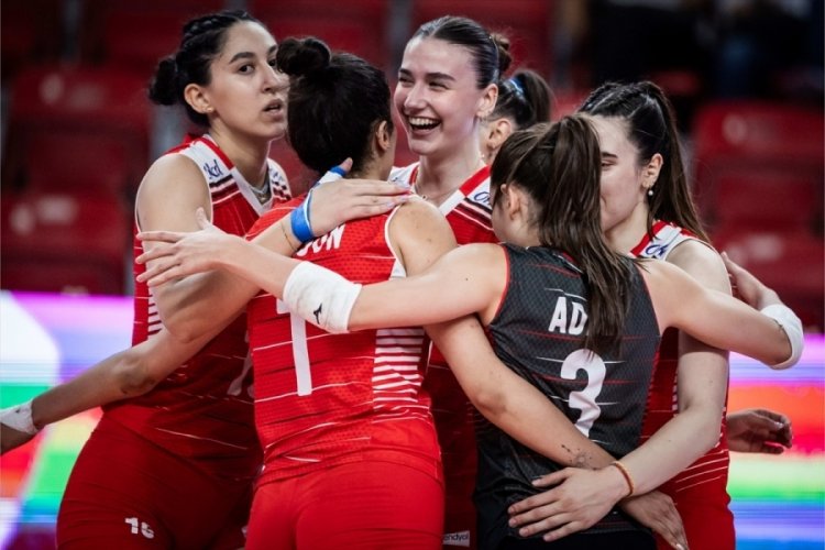 D&uuml;nya Şampiyonası'na 21 Yaş Altı Kadın Voleybol Milli Takımı, galibiyetle başladı