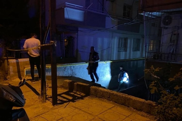 Gaziantep'te aile i&ccedil;i bı&ccedil;aklı kavga: 3 yaralı