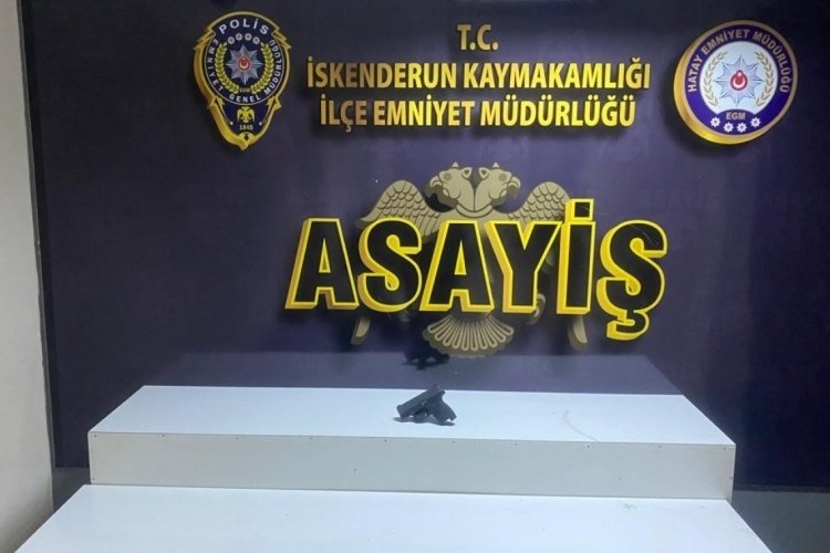 Hatay'da ruhsatsız silahla yakalanan 3 kişi cezaevine g&ouml;nderildi