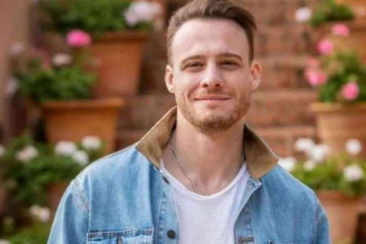 Sette rahatsızlaşan Kerem B&uuml;rsin hastaneye kaldırıldı