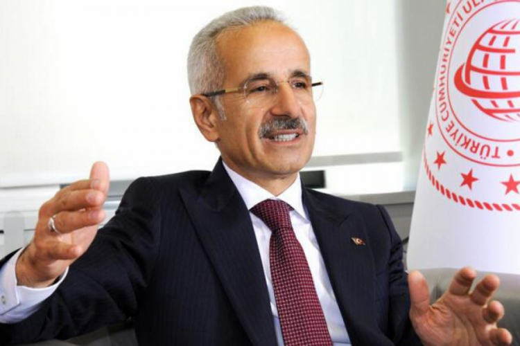 Bakan Uraloğlu: 5 ayrı&nbsp;Metro&nbsp;hattında İstanbul i&ccedil;in &ccedil;alışıyoruz