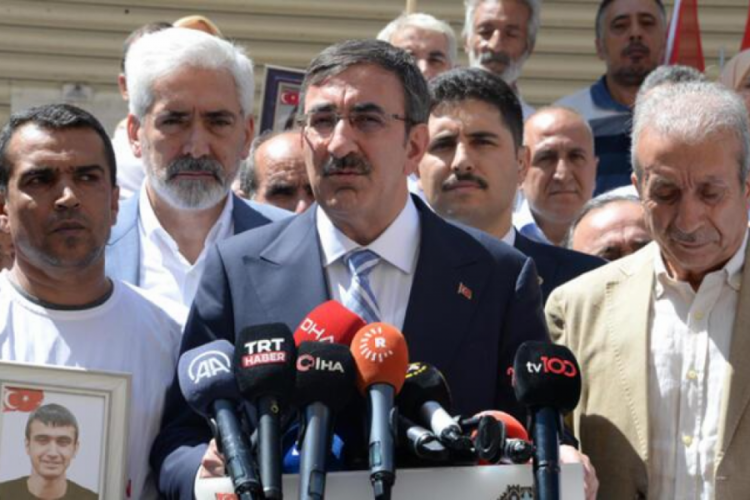 Cumhurbaşkanı Yardımcısı Yılmaz'dan Diyarbakır Annelerine ziyaret