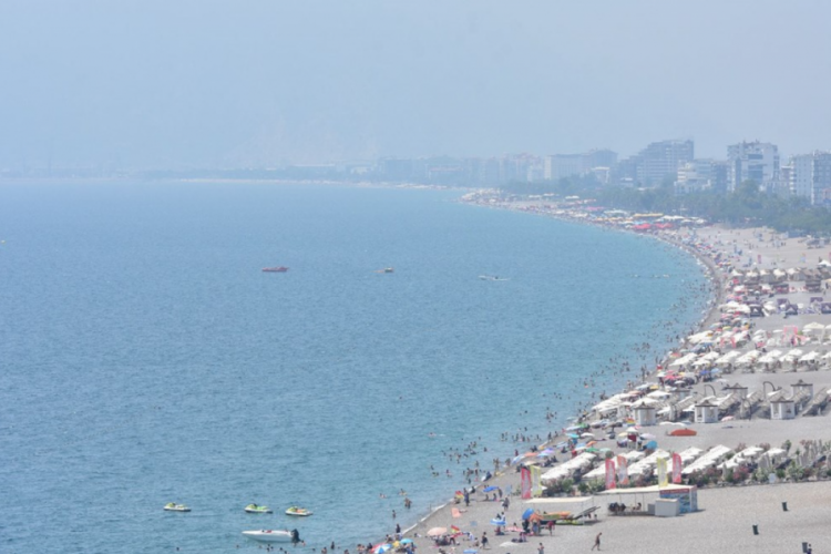 Antalya'da nem y&uuml;zde 87! Beydağları g&ouml;r&uuml;nmez oldu