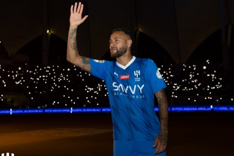 Neymar, g&ouml;rkemli t&ouml;renle Al Hilal taraftarıyla buluştu