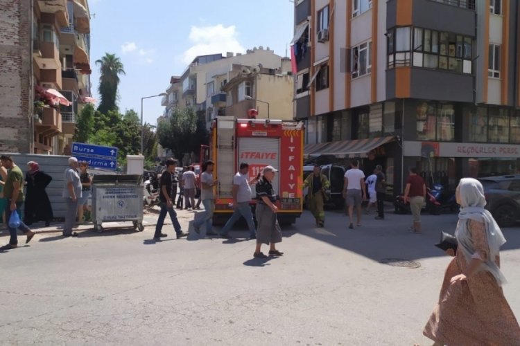 Balıkesir Erdek'te park halindeki ara&ccedil; yandı