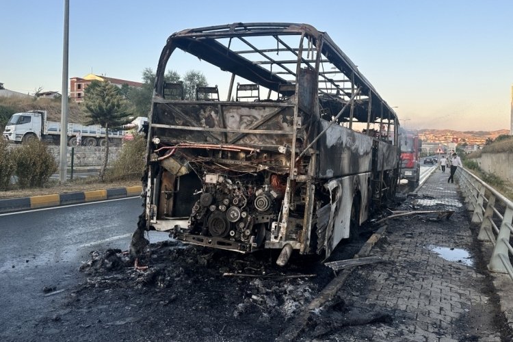 Kastamonu'da seyir halindeki yolcu otob&uuml;s&uuml; alev alev yandı