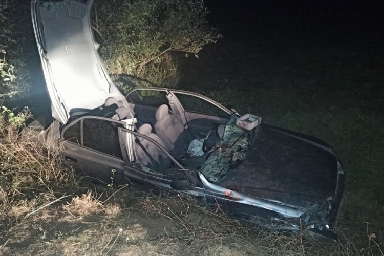 Kocaeli'de devrilen otomobildeki karı koca ağır yaralandı