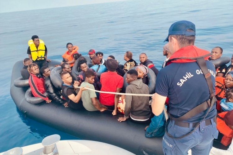 Kuşadası a&ccedil;ıklarında 59 d&uuml;zensiz g&ouml;&ccedil;men yakalandı