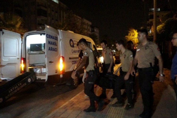 Antalya'da boş arazide ceset bulundu