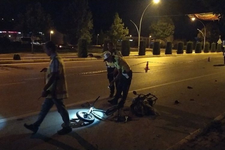 &Ccedil;orum'da otomobil ve elektrikli motosiklet &ccedil;arpıştı: 1 kişi hayatını kaybetti