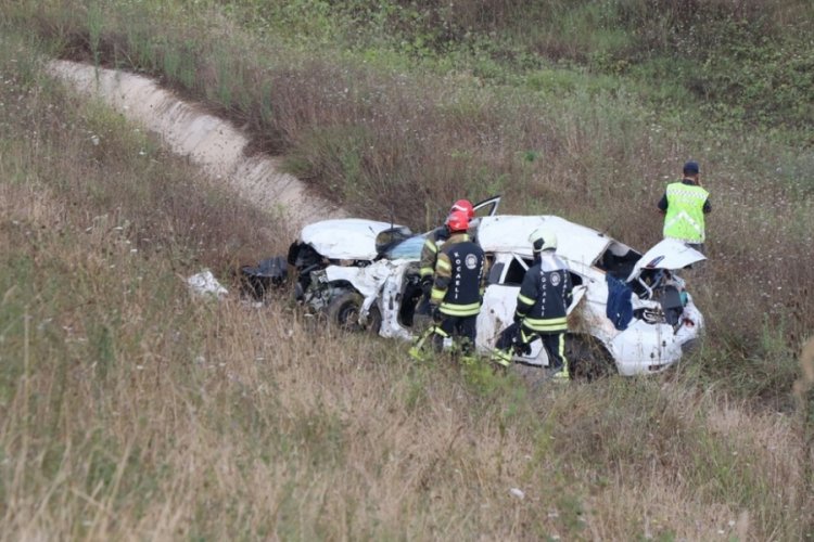 Kuzey Marmara Otoyolu'nda otomobil devrildi: Baba ile oğlu &ouml;ld&uuml;, 2 kişi yaralandı