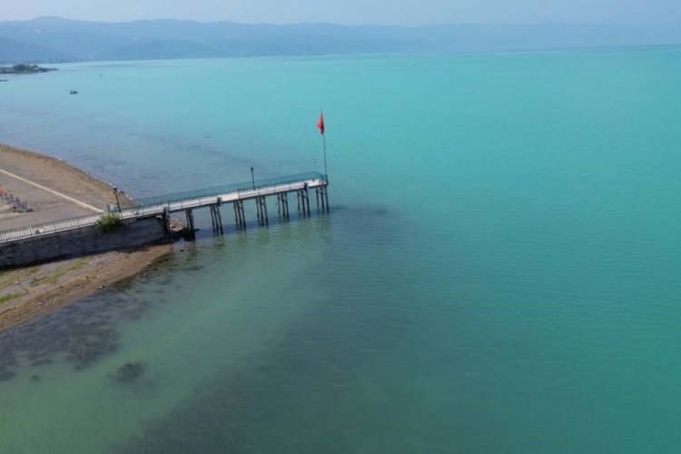 İznik G&ouml;l&uuml; turkuaza b&uuml;r&uuml;nd&uuml;
