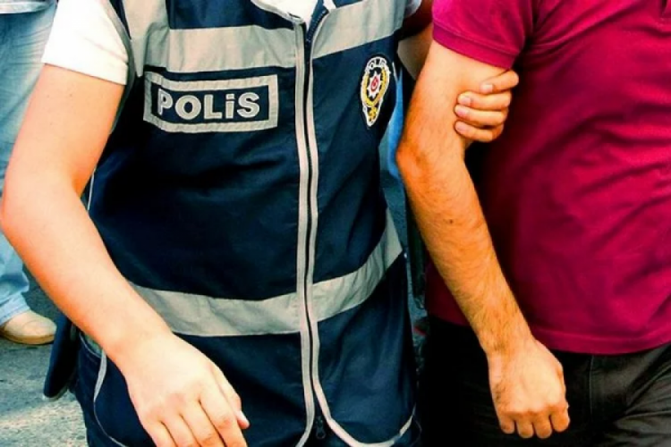 Bursa'da sahte bandroll&uuml; ka&ccedil;ak i&ccedil;ki satan ş&uuml;pheliye g&ouml;zaltı