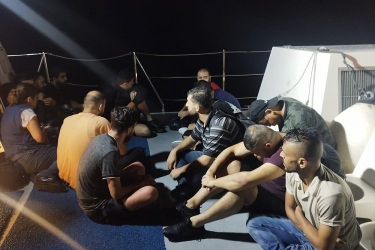 Muğla a&ccedil;ıklarında 22  g&ouml;&ccedil;men kurtarıldı
