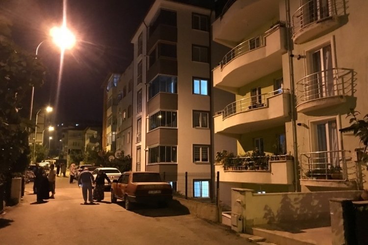 Bilecik'te evden &ccedil;ıkan dumanlar mahalleliyi ayağa kaldırdı