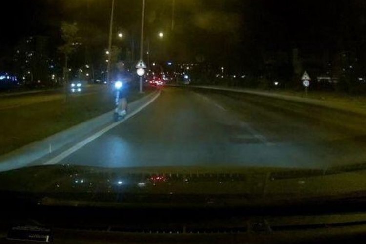 Bursa'da scooterle gen&ccedil; trafikte ters y&ouml;nde tehlike sa&ccedil;tı!