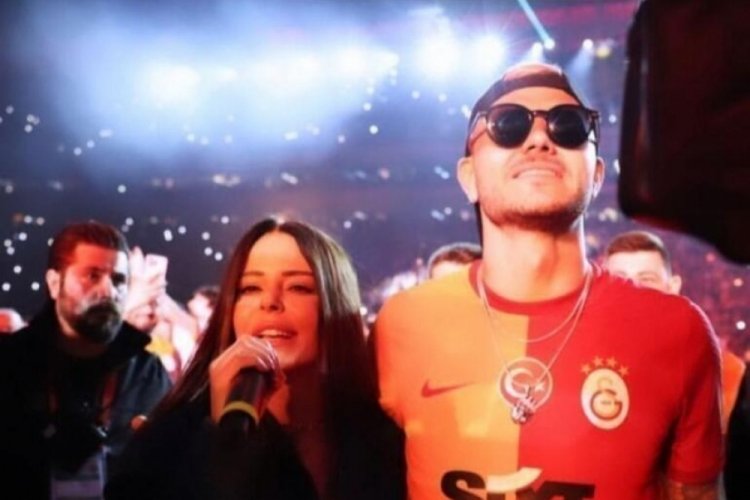 Simge Sağın'dan bikinili poz