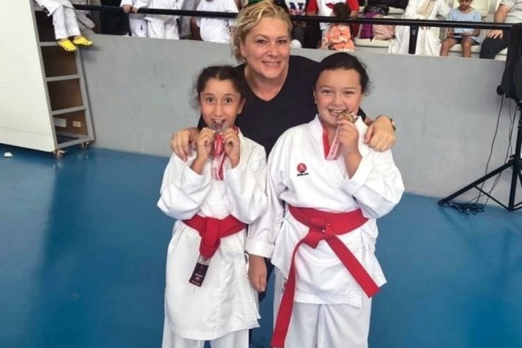 Bursa Minik Yıldızlar İlk defa katıldıkları karate m&uuml;sabakasında 6 madalya kazandı
