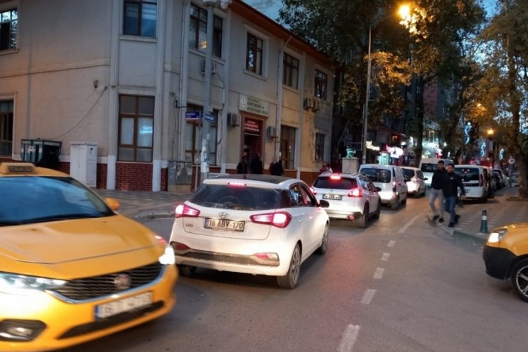 Bursa Orhangazi'de trafik ve otopark sorunu &ccedil;&ouml;z&uuml;m bekliyor