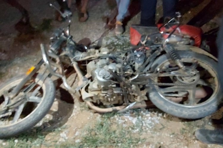 Bursa'da yakıtı biten motosikleti iten kişilere tır &ccedil;arptı