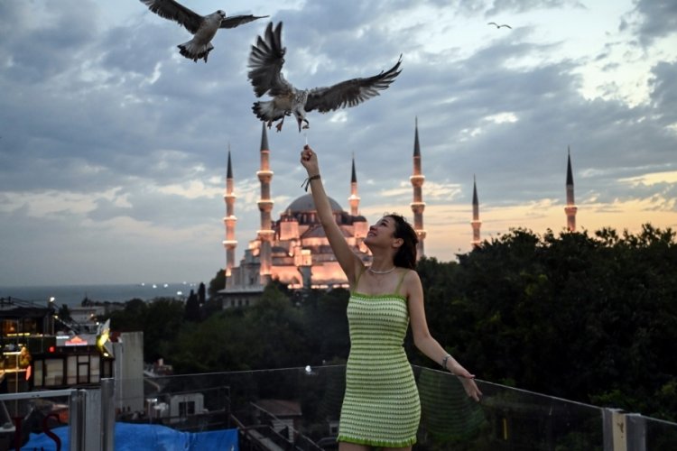 İstanbul'da poz turizmi: 2 bin turist her g&uuml;n aynı pozu veriyor