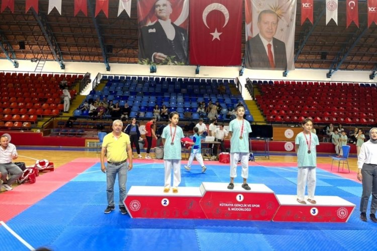 K&uuml;tahya'da taekwondocular nefesleri kesti