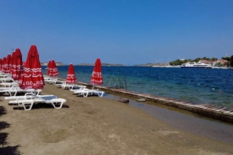 İzmir Fo&ccedil;a'da plajlar boş kaldı