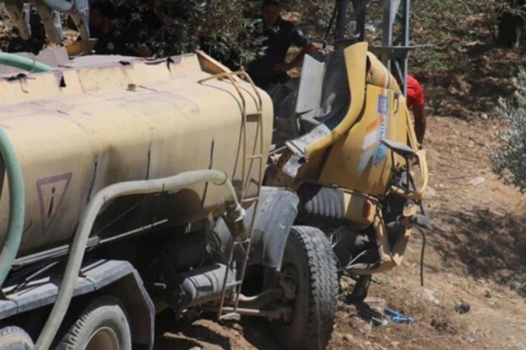 Hatay'da su tankeri şarampole yuvarlandı: 2 kişi hayatını kaybetti