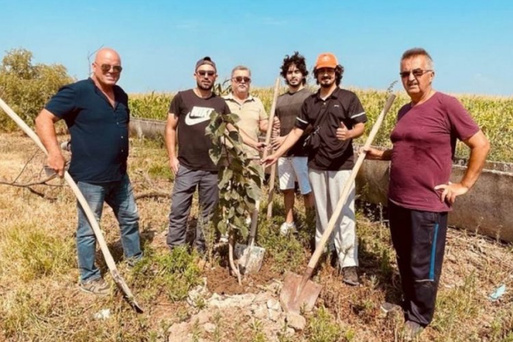 Bursa'da ataması yapılan &ouml;ğretmen sevincini toprağa ekti