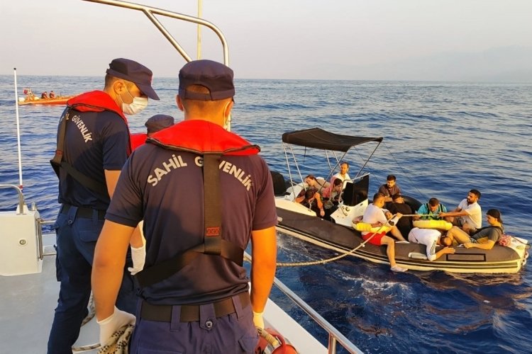 Muğla Dat&ccedil;a'da 11 d&uuml;zensiz g&ouml;&ccedil;men kurtarıldı