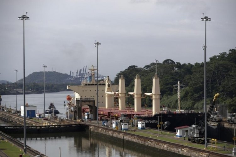 Panama Kanalı'nı kuraklık vurdu: 200 gemi mahsur kaldı