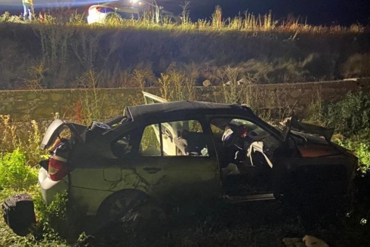 Sivas'ta takla atan otomobil tarlaya u&ccedil;tu: 3 yaralı
