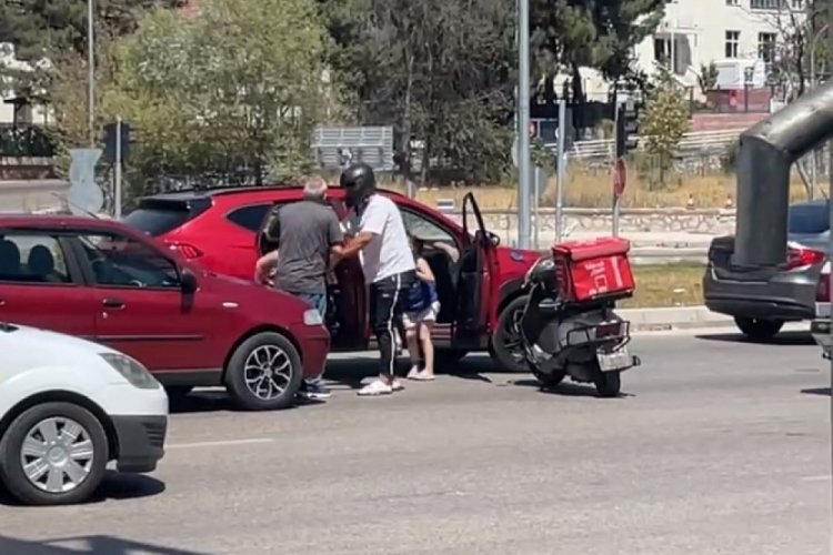 Karab&uuml;k'te yol verme kavgasında ortalık savaş alanına d&ouml;nd&uuml;