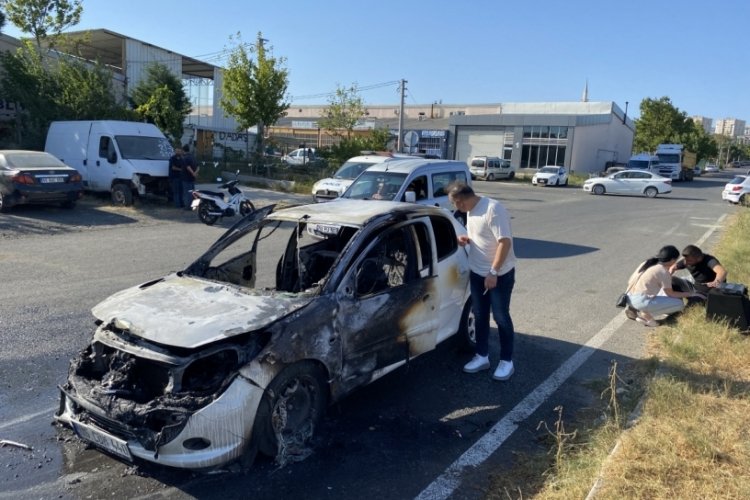 Yeni aldığı otomobili tamire g&ouml;t&uuml;r&uuml;rken alev alev yandı!