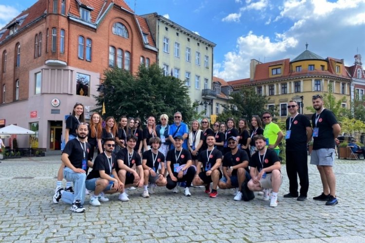 BUÜ Halk Oyunları Topluluğu Polonya'daki Poznan Festivali'ne damga vurdu