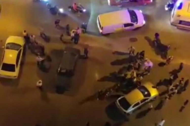 D&uuml;ğ&uuml;ne g&ouml;lge d&uuml;ş&uuml;ren kavga! Gelin ve damat tarafları birbirine girdi
