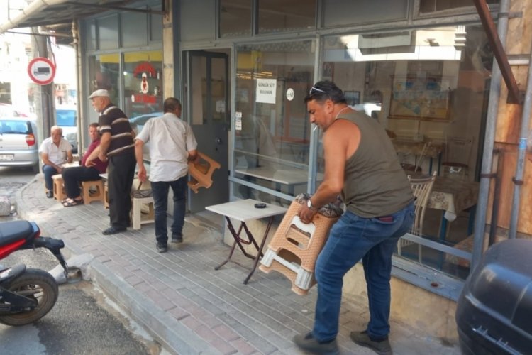 Bursa'da zabıtadan polis destekli kaldırım işgali denetimi