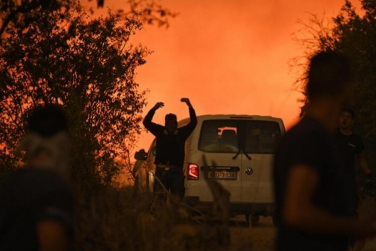 Yunanistan'da orman yangınları 4 g&uuml;nd&uuml;r s&uuml;r&uuml;yor