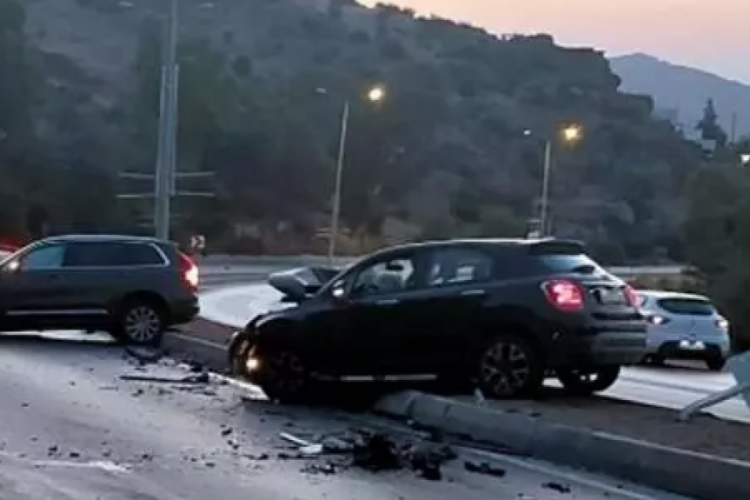 Bursalı &uuml;nl&uuml; oyuncu Olgun Şimşek, trafik kazası ge&ccedil;irdi