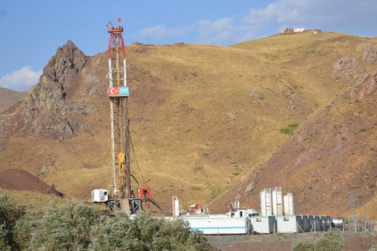 Şırnak'ta petrol arama &ccedil;alışmaları gece g&uuml;nd&uuml;z devam ediyor