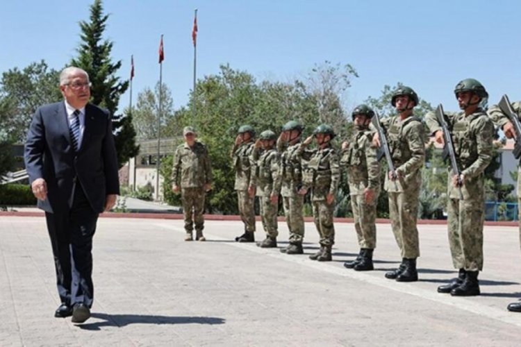 Milli Savunma Bakanı G&uuml;ler Şırnak'ta incelemelerde bulundu