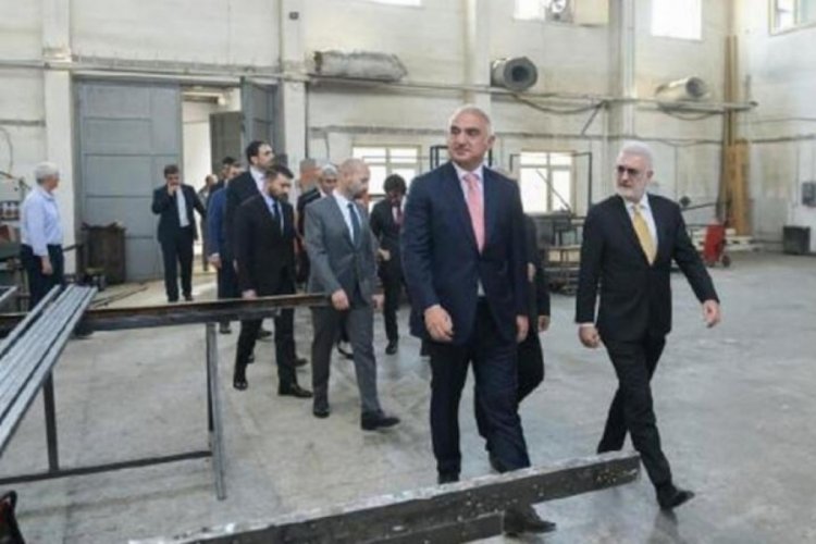 Bakan Ersoy, Devlet Tiyatroları'nın at&ouml;lye sahnesine ziyarette bulundu