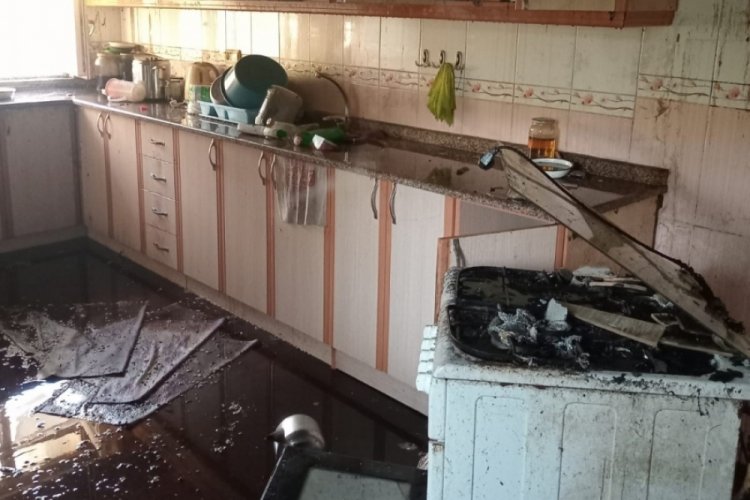 Kastamonu'da prize takılı unutulan fırın, evi k&uuml;le &ccedil;evirdi